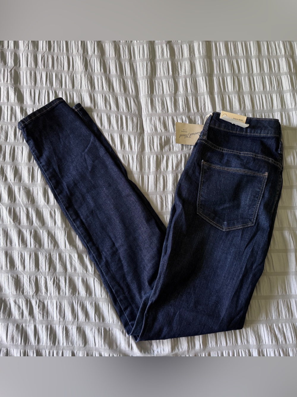 Universal Thread Women's Dark Indigo Skinny Jeans - Picture 4 of 8
